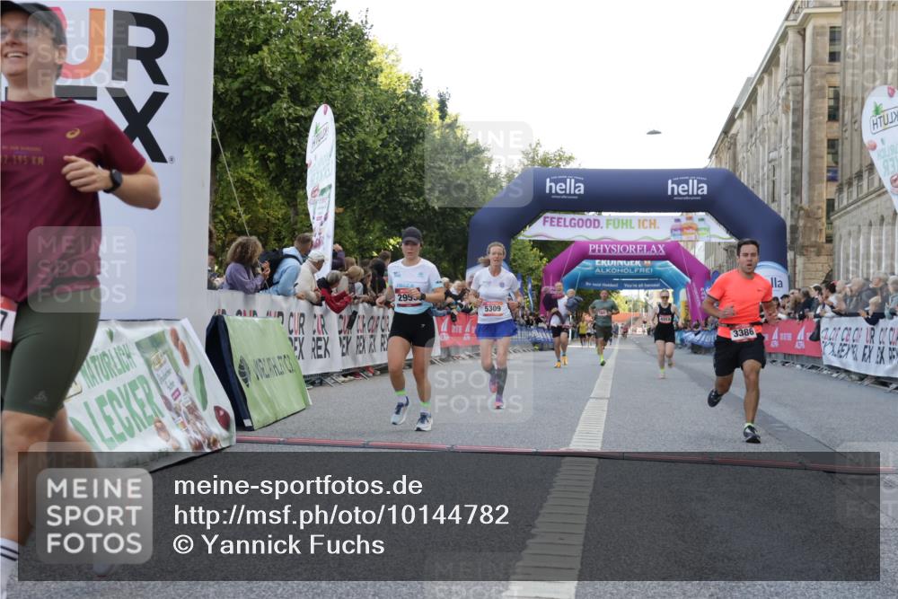 06.09.2026 - CURREX Alsterlauf Yannick Fuchs http://msf.ph/oto/10144782 06.09.2026 09:47:30 Ziel 2807, 2953, 3386, 4313, 4441, 4674, 4863, 5309, 5389, 5407, 5645, 5729, 6021 meine-sportfotos.de