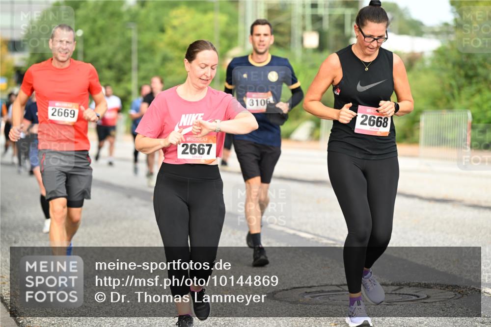 06.09.2026 - CURREX Alsterlauf Dr. Thomas Lammeyer http://msf.ph/oto/10144869 06.09.2026 10:17:17 Laufen 2669, 3106, 2668, 2667 meine-sportfotos.de