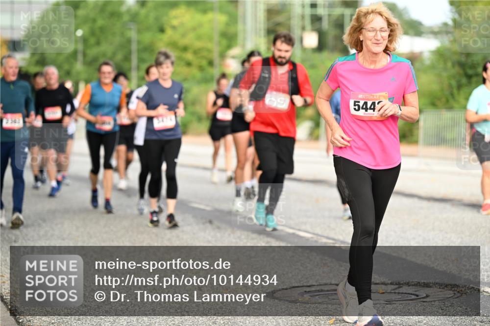 06.09.2026 - CURREX Alsterlauf Dr. Thomas Lammeyer http://msf.ph/oto/10144934 06.09.2026 10:17:24 Laufen 5447 meine-sportfotos.de