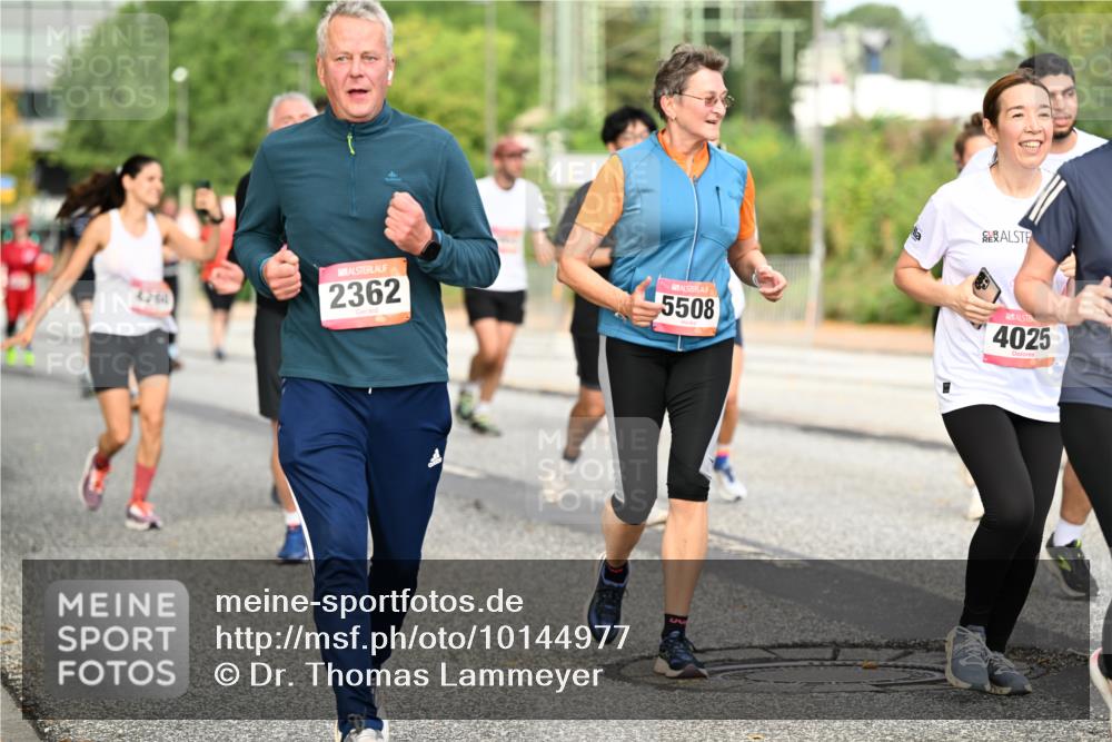 06.09.2026 - CURREX Alsterlauf Dr. Thomas Lammeyer http://msf.ph/oto/10144977 06.09.2026 10:17:28 Laufen 4261, 2362, 5508, 4025 meine-sportfotos.de