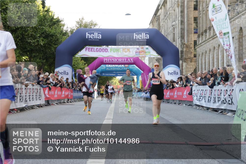 06.09.2026 - CURREX Alsterlauf Yannick Fuchs http://msf.ph/oto/10144986 06.09.2026 09:47:32 Ziel 2865, 2953, 3386, 4313, 4674, 4863, 5309, 5389, 5407, 5729, 5863, 6021 meine-sportfotos.de