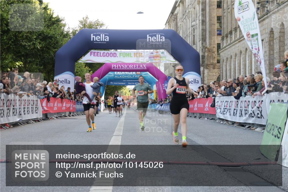 06.09.2026 - CURREX Alsterlauf Yannick Fuchs http://msf.ph/oto/10145026 06.09.2026 09:47:33 Ziel 2865, 2953, 3386, 4313, 4863, 5309, 5389, 5407, 5729, 5863, 6021 meine-sportfotos.de