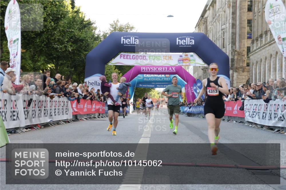 06.09.2026 - CURREX Alsterlauf Yannick Fuchs http://msf.ph/oto/10145062 06.09.2026 09:47:33 Ziel 2865, 2953, 3386, 4313, 4863, 5309, 5389, 5407, 5729, 5863, 6021 meine-sportfotos.de