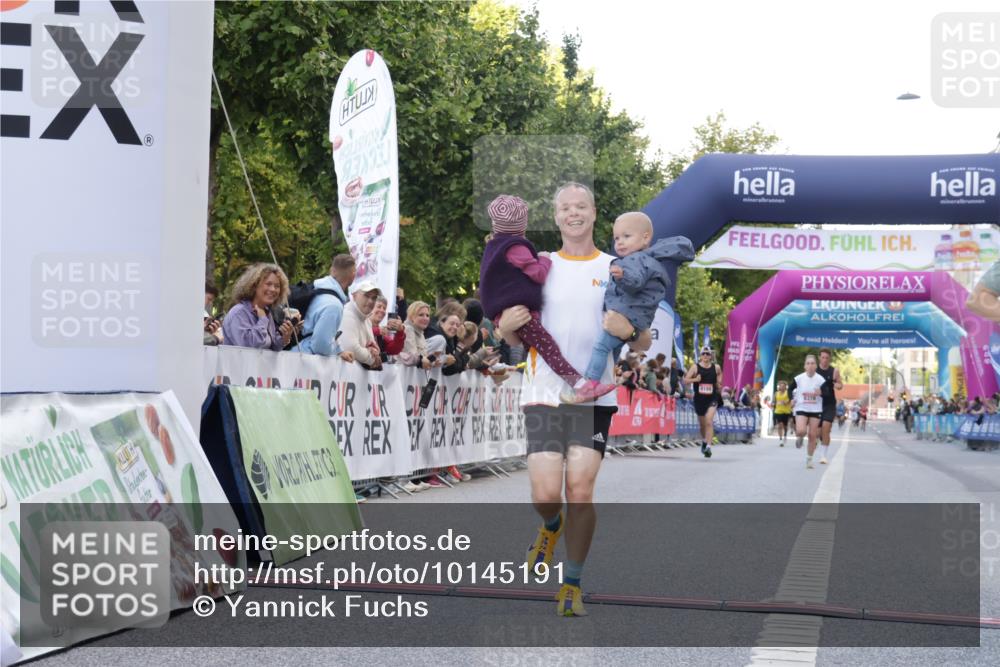 06.09.2026 - CURREX Alsterlauf Yannick Fuchs http://msf.ph/oto/10145191 06.09.2026 09:47:36 Ziel 2865, 2953, 3386, 4313, 5309, 5407, 5863 meine-sportfotos.de