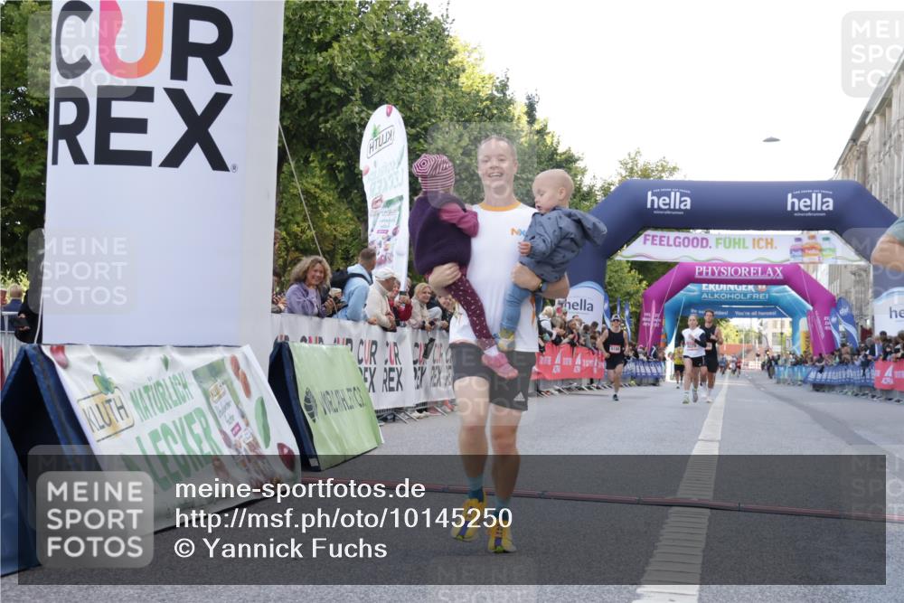 06.09.2026 - CURREX Alsterlauf Yannick Fuchs http://msf.ph/oto/10145250 06.09.2026 09:47:36 Ziel 2865, 2953, 3386, 4313, 5309, 5407, 5863 meine-sportfotos.de