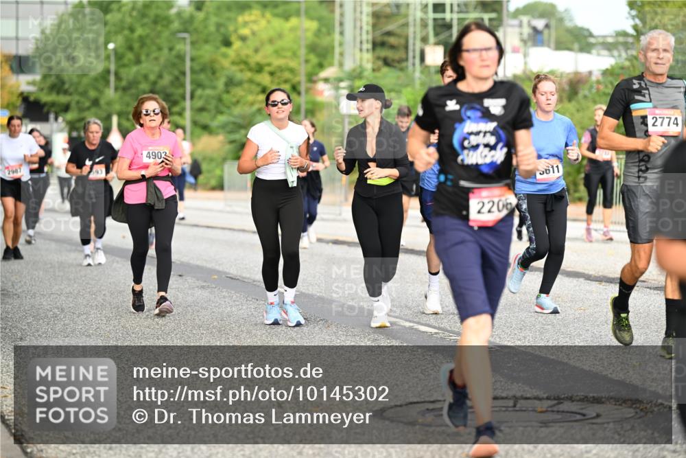 06.09.2026 - CURREX Alsterlauf Dr. Thomas Lammeyer http://msf.ph/oto/10145302 06.09.2026 10:18:09 Laufen 30, 4903, 2987, 2206, 5611, 2774 meine-sportfotos.de