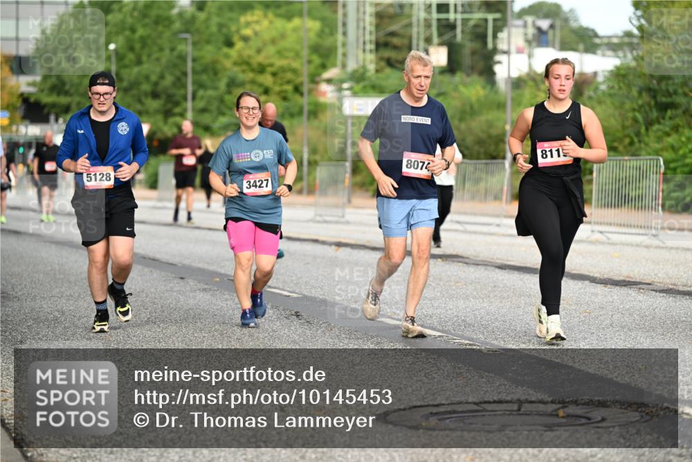 06.09.2026 - CURREX Alsterlauf Dr. Thomas Lammeyer http://msf.ph/oto/10145453 06.09.2026 10:18:25 Laufen 5128, 8074, 3427, 811 meine-sportfotos.de
