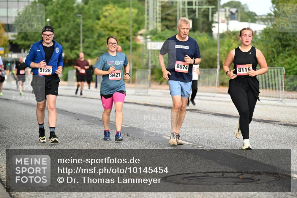 06.09.2026 - CURREX Alsterlauf Dr. Thomas Lammeyer http://msf.ph/oto/10145454 06.09.2026 10:18:25 Laufen 5128, 3427, 8074, 8119 meine-sportfotos.de