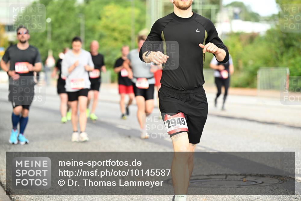 06.09.2026 - CURREX Alsterlauf Dr. Thomas Lammeyer http://msf.ph/oto/10145587 06.09.2026 10:18:43 Laufen 2945 meine-sportfotos.de