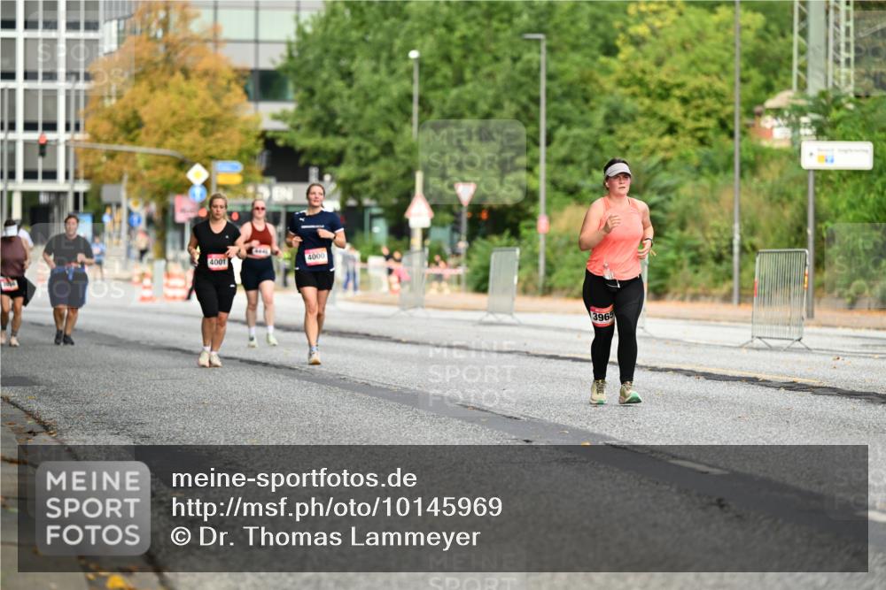 06.09.2026 - CURREX Alsterlauf Dr. Thomas Lammeyer http://msf.ph/oto/10145969 06.09.2026 10:20:03 Laufen 4001, 6645, 4000, 3965 meine-sportfotos.de