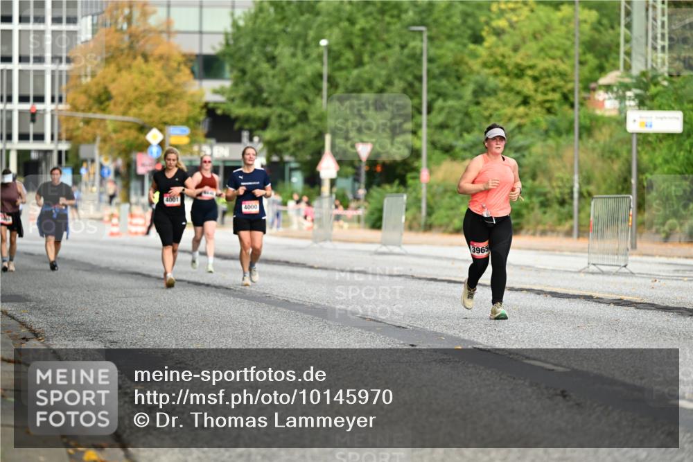 06.09.2026 - CURREX Alsterlauf Dr. Thomas Lammeyer http://msf.ph/oto/10145970 06.09.2026 10:20:03 Laufen 4001, 4000, 3965 meine-sportfotos.de