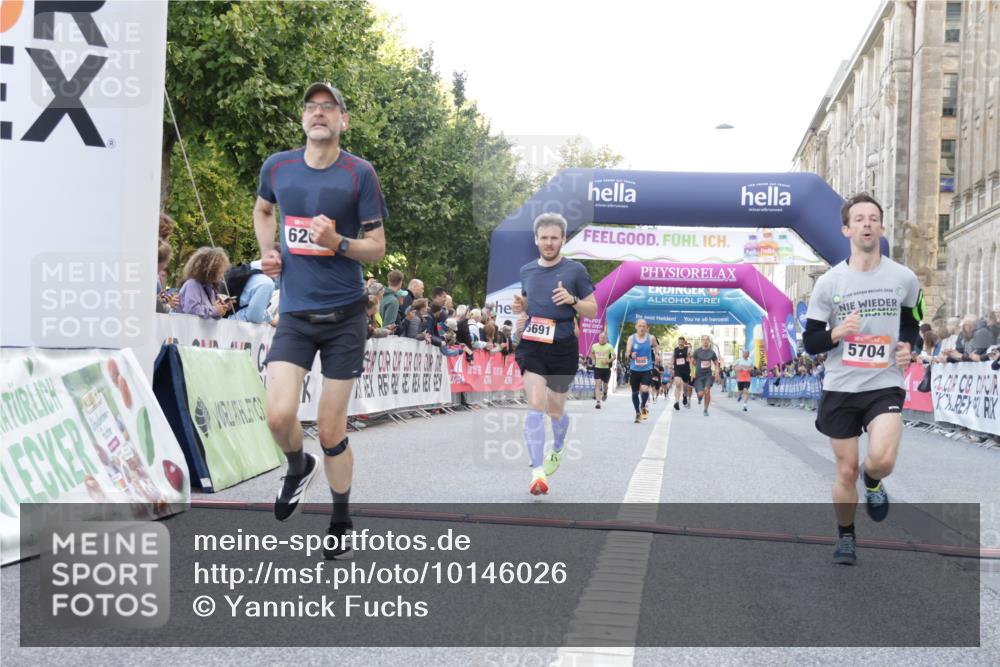 06.09.2026 - CURREX Alsterlauf Yannick Fuchs http://msf.ph/oto/10146026 06.09.2026 09:47:49 Ziel 2850, 5704, 6228, 6262, 6378, 8189 meine-sportfotos.de