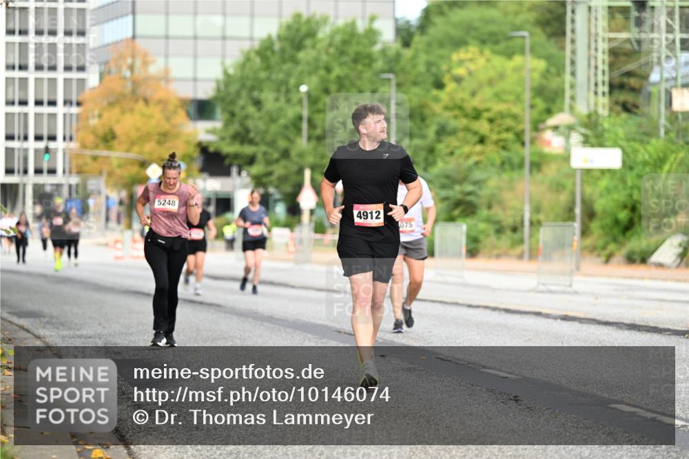 06.09.2026 - CURREX Alsterlauf Dr. Thomas Lammeyer http://msf.ph/oto/10146074 06.09.2026 10:20:33 Laufen 5248, 4912, 075 meine-sportfotos.de