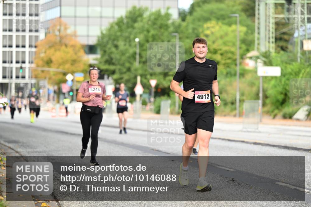 06.09.2026 - CURREX Alsterlauf Dr. Thomas Lammeyer http://msf.ph/oto/10146088 06.09.2026 10:20:34 Laufen 5248, 4912 meine-sportfotos.de