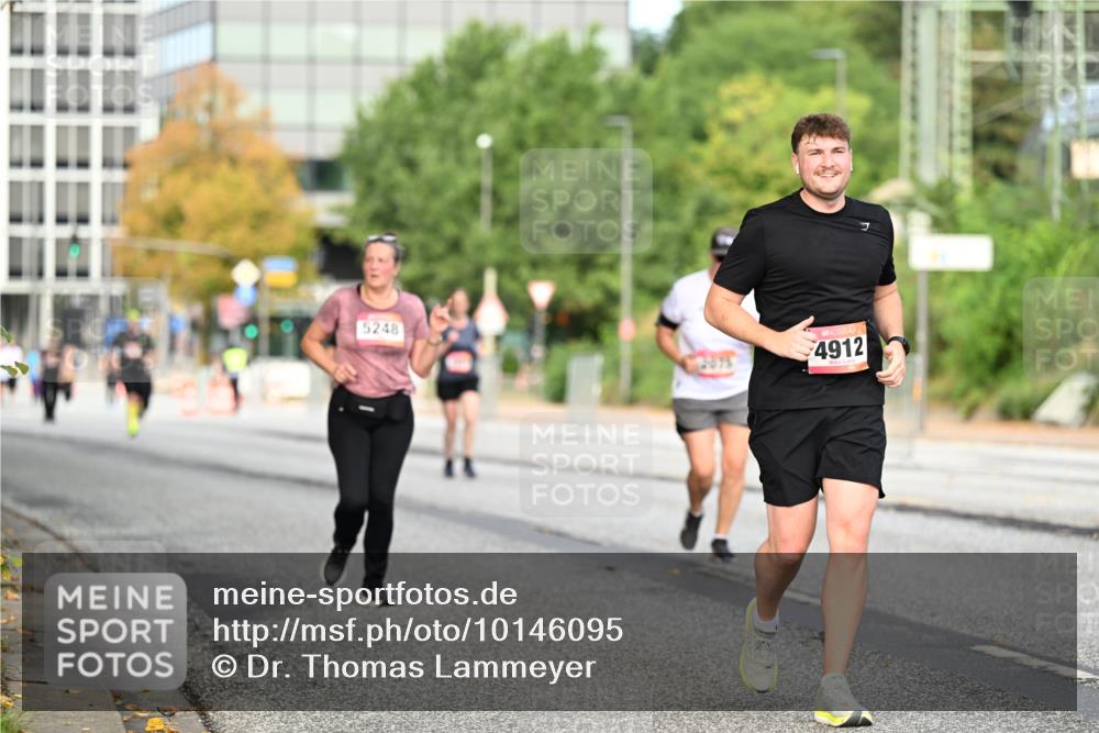 06.09.2026 - CURREX Alsterlauf Dr. Thomas Lammeyer http://msf.ph/oto/10146095 06.09.2026 10:20:35 Laufen 5248, 4912 meine-sportfotos.de