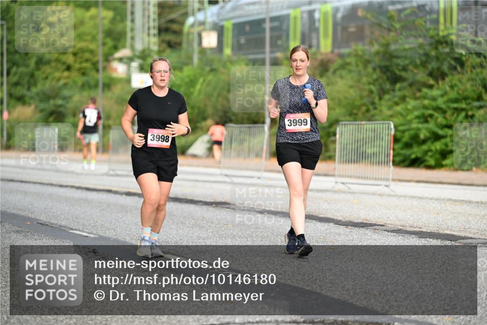 06.09.2026 - CURREX Alsterlauf Dr. Thomas Lammeyer http://msf.ph/oto/10146180 06.09.2026 10:20:47 Laufen 3998, 3999 meine-sportfotos.de