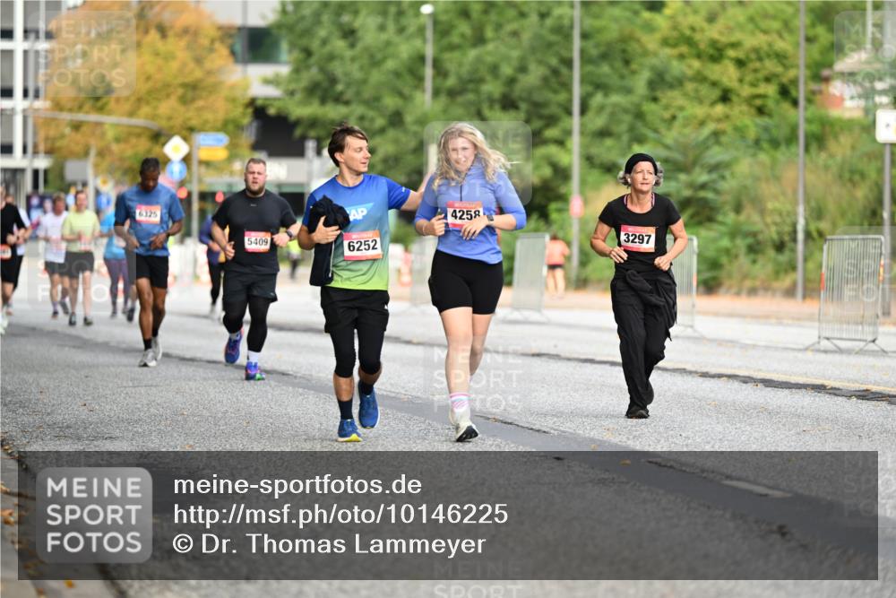 06.09.2026 - CURREX Alsterlauf Dr. Thomas Lammeyer http://msf.ph/oto/10146225 06.09.2026 10:21:02 Laufen 6325, 5409, 6252, 4258, 3297 meine-sportfotos.de
