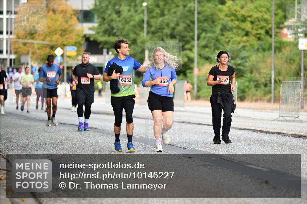 06.09.2026 - CURREX Alsterlauf Dr. Thomas Lammeyer http://msf.ph/oto/10146227 06.09.2026 10:21:02 Laufen 6325, 5409, 6252, 258, 157 meine-sportfotos.de