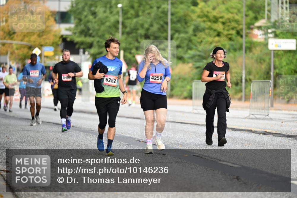 06.09.2026 - CURREX Alsterlauf Dr. Thomas Lammeyer http://msf.ph/oto/10146236 06.09.2026 10:21:03 Laufen 6325, 5409, 6252, 4258 meine-sportfotos.de