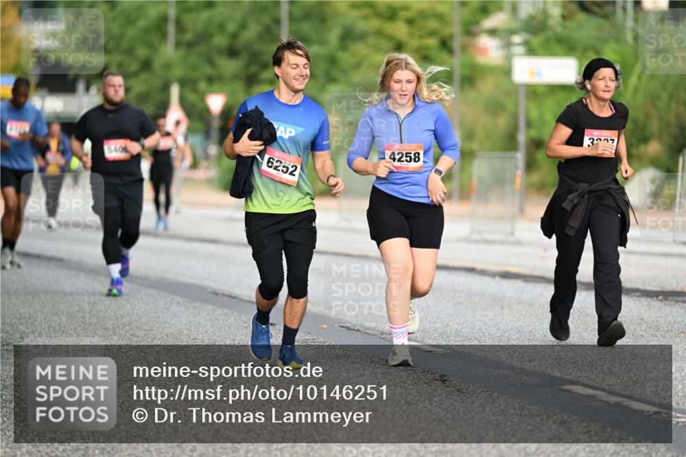06.09.2026 - CURREX Alsterlauf Dr. Thomas Lammeyer http://msf.ph/oto/10146251 06.09.2026 10:21:05 Laufen 6252, 4258, 3237 meine-sportfotos.de