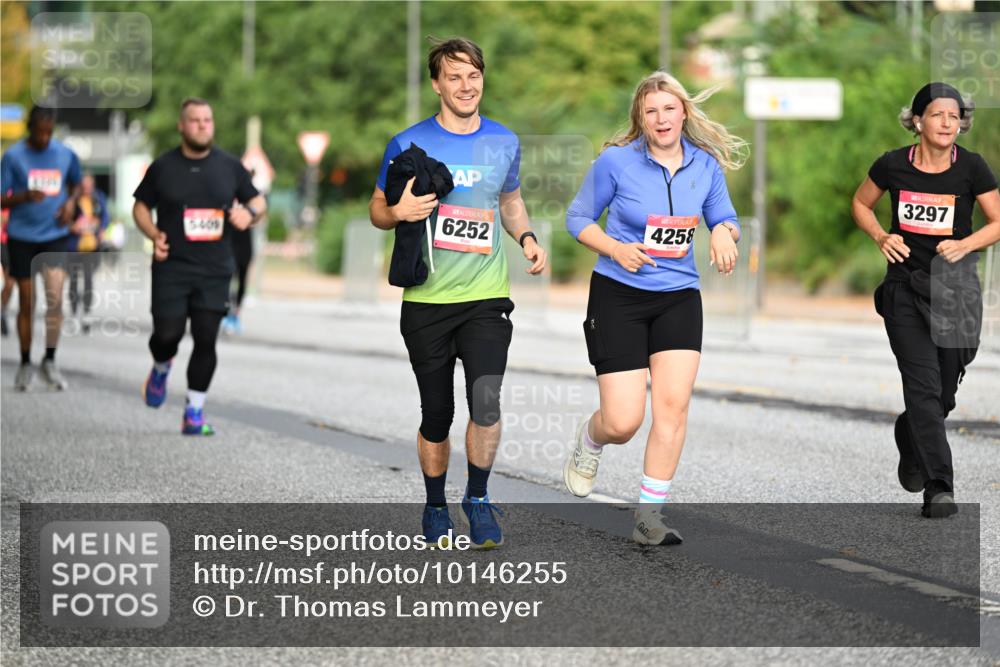06.09.2026 - CURREX Alsterlauf Dr. Thomas Lammeyer http://msf.ph/oto/10146255 06.09.2026 10:21:06 Laufen 5409, 6252, 4258, 3297 meine-sportfotos.de
