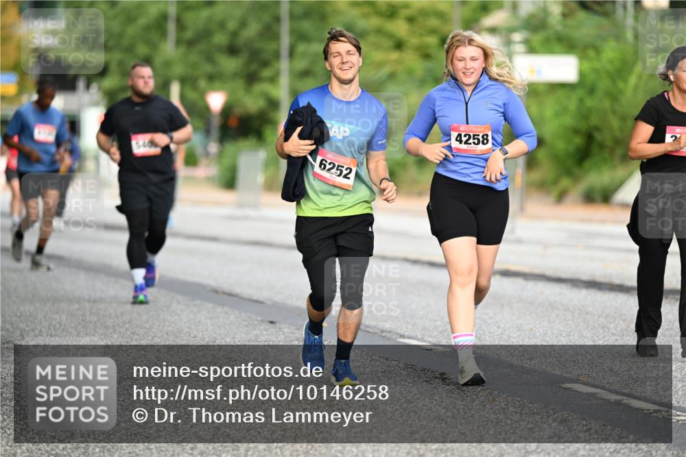 06.09.2026 - CURREX Alsterlauf Dr. Thomas Lammeyer http://msf.ph/oto/10146258 06.09.2026 10:21:06 Laufen 4258, 6252 meine-sportfotos.de