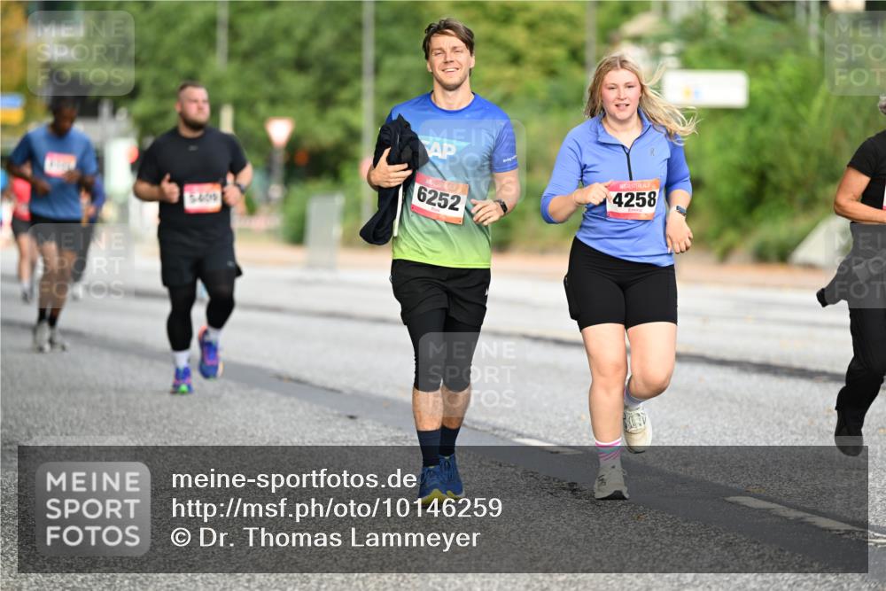 06.09.2026 - CURREX Alsterlauf Dr. Thomas Lammeyer http://msf.ph/oto/10146259 06.09.2026 10:21:06 Laufen 6252, 4258 meine-sportfotos.de