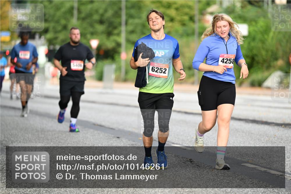 06.09.2026 - CURREX Alsterlauf Dr. Thomas Lammeyer http://msf.ph/oto/10146261 06.09.2026 10:21:06 Laufen 4258, 6252 meine-sportfotos.de