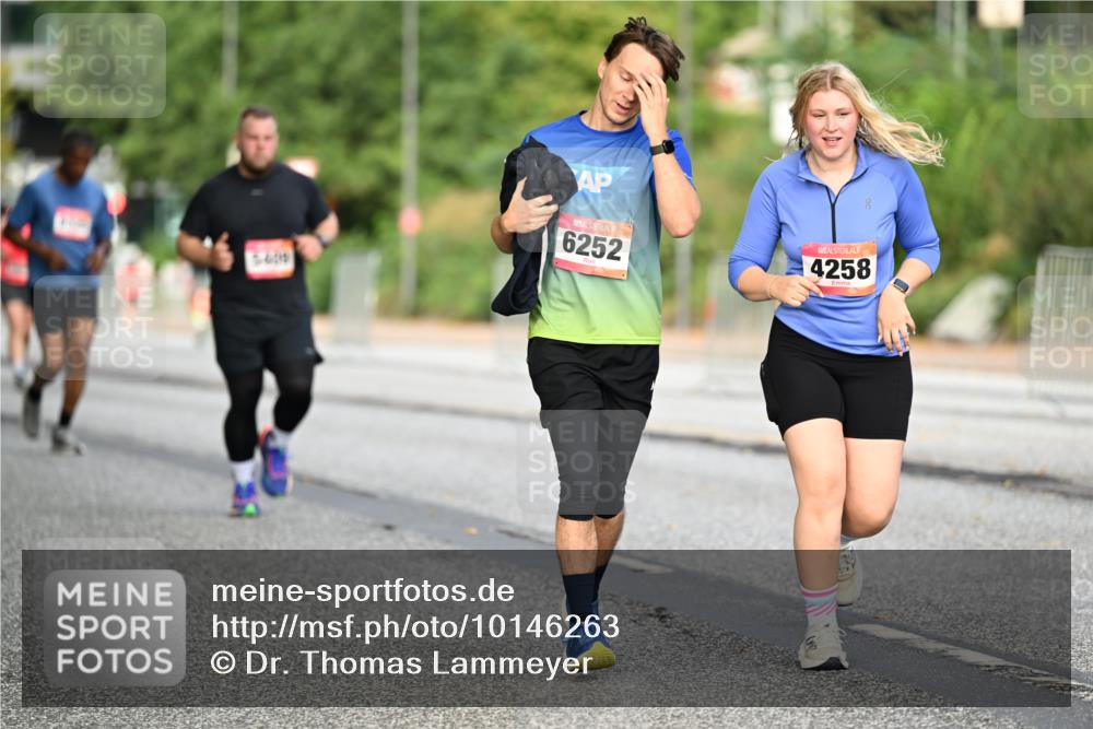 06.09.2026 - CURREX Alsterlauf Dr. Thomas Lammeyer http://msf.ph/oto/10146263 06.09.2026 10:21:07 Laufen 6252, 4258 meine-sportfotos.de