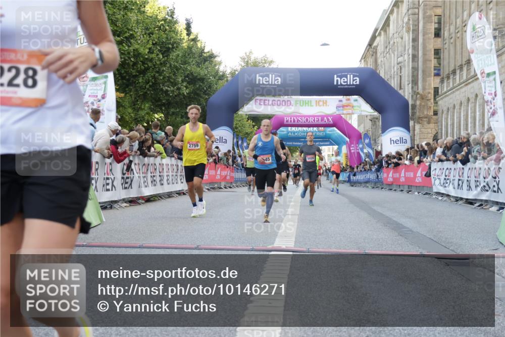 06.09.2026 - CURREX Alsterlauf Yannick Fuchs http://msf.ph/oto/10146271 06.09.2026 09:47:52 Ziel 2759, 4145, 5020, 5704, 5845, 6228, 6262 meine-sportfotos.de