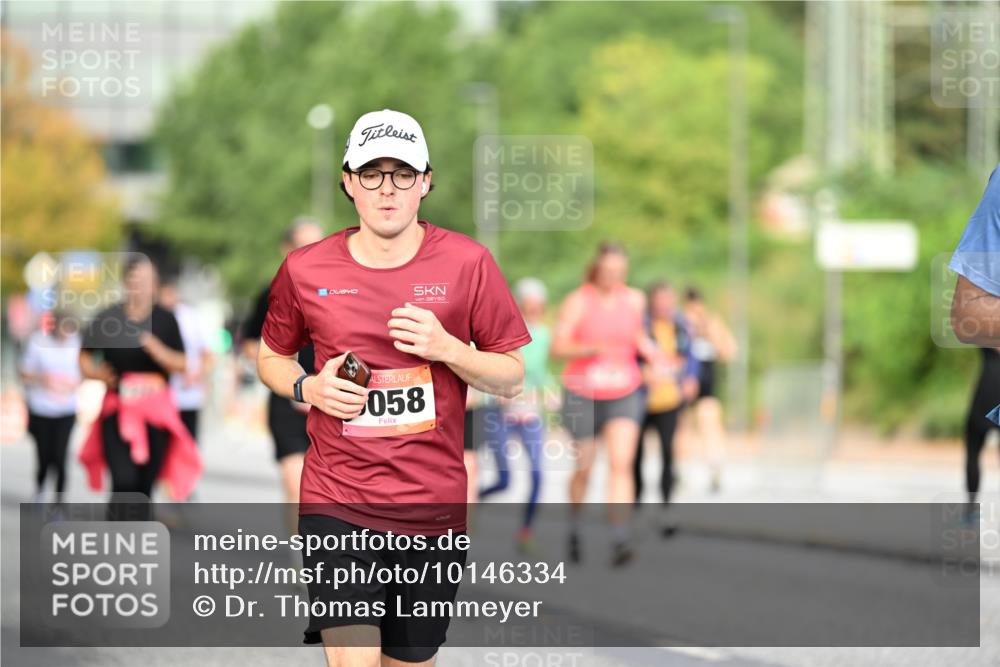 06.09.2026 - CURREX Alsterlauf Dr. Thomas Lammeyer http://msf.ph/oto/10146334 06.09.2026 10:21:17 Laufen 058 meine-sportfotos.de