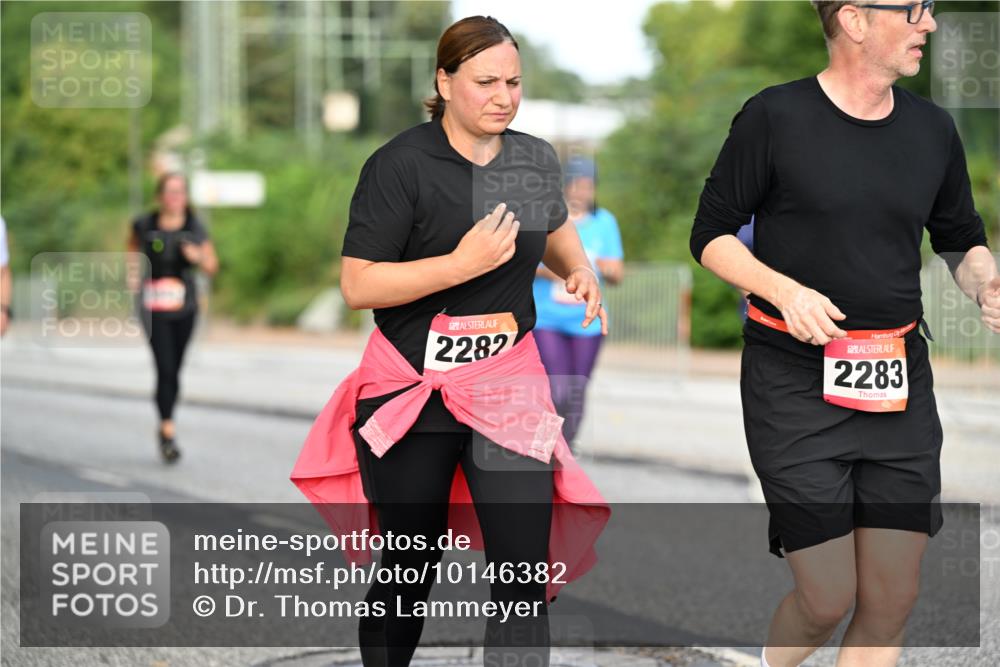 06.09.2026 - CURREX Alsterlauf Dr. Thomas Lammeyer http://msf.ph/oto/10146382 06.09.2026 10:21:26 Laufen 2282, 2283 meine-sportfotos.de