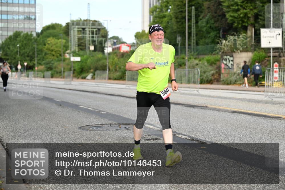 06.09.2026 - CURREX Alsterlauf Dr. Thomas Lammeyer http://msf.ph/oto/10146453 06.09.2026 10:21:37 Laufen 5944 meine-sportfotos.de