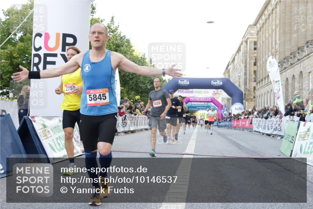 06.09.2026 - CURREX Alsterlauf Yannick Fuchs http://msf.ph/oto/10146537 06.09.2026 09:47:55 Ziel 2114, 2759, 4145, 4718, 4743, 5020, 5219, 5704, 5845, 6228, 6262 meine-sportfotos.de