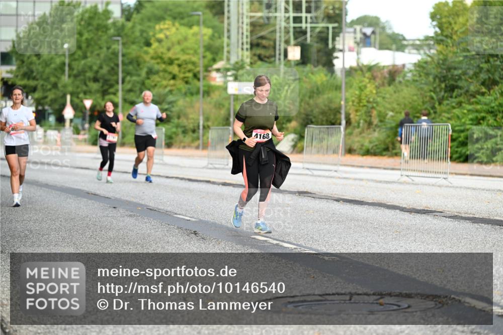 06.09.2026 - CURREX Alsterlauf Dr. Thomas Lammeyer http://msf.ph/oto/10146540 06.09.2026 10:21:57 Laufen 4168 meine-sportfotos.de