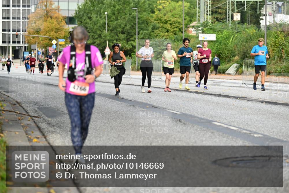 06.09.2026 - CURREX Alsterlauf Dr. Thomas Lammeyer http://msf.ph/oto/10146669 06.09.2026 10:22:19 Laufen 4766, 12, 5585, 3054, 5155, 5156, 784 meine-sportfotos.de