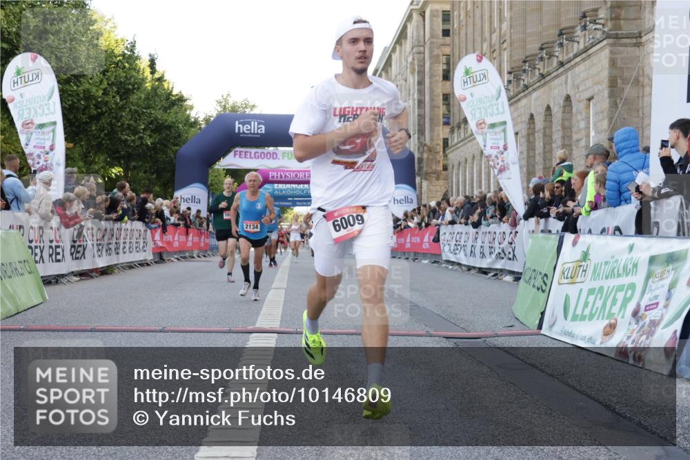 06.09.2026 - CURREX Alsterlauf Yannick Fuchs http://msf.ph/oto/10146809 06.09.2026 09:48:07 Ziel 2114, 2134, 2463, 3632, 3665, 4405, 4472, 4743, 5076, 5315, 5804, 5932, 6009 meine-sportfotos.de