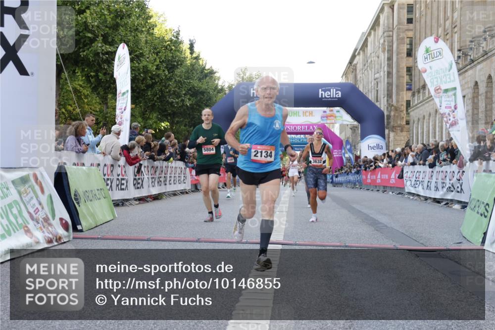 06.09.2026 - CURREX Alsterlauf Yannick Fuchs http://msf.ph/oto/10146855 06.09.2026 09:48:09 Ziel 2134, 2463, 3632, 3665, 4405, 4472, 5315, 5804, 5932, 6009 meine-sportfotos.de