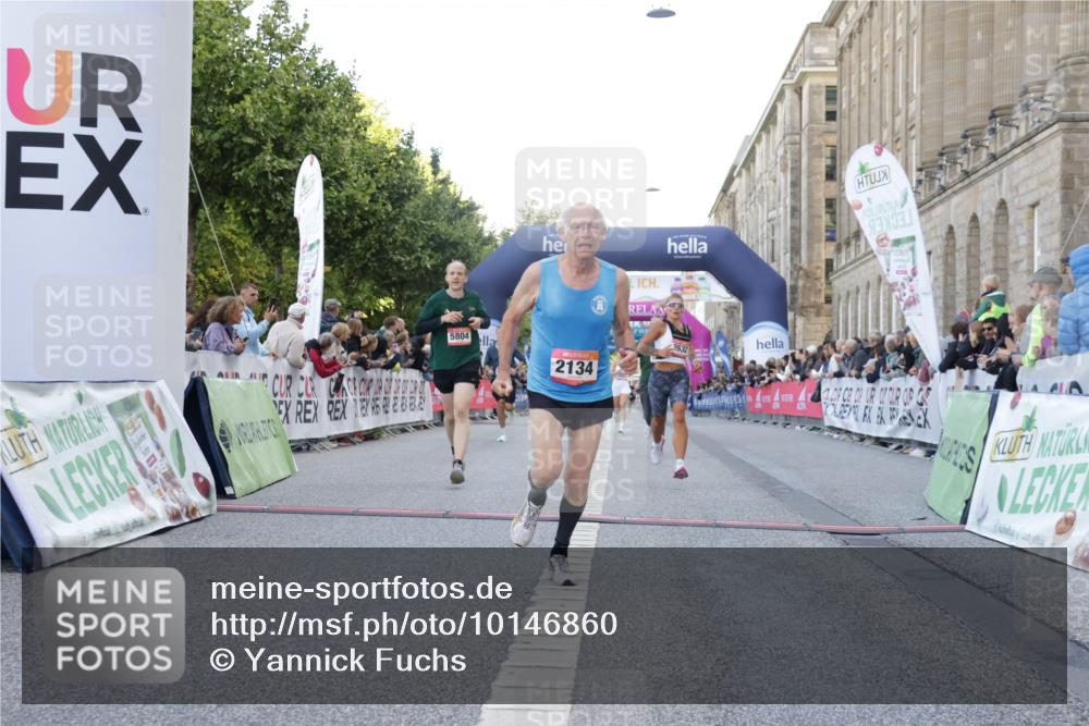 06.09.2026 - CURREX Alsterlauf Yannick Fuchs http://msf.ph/oto/10146860 06.09.2026 09:48:09 Ziel 2134, 2463, 3632, 3665, 4405, 4472, 5315, 5804, 5932, 6009 meine-sportfotos.de