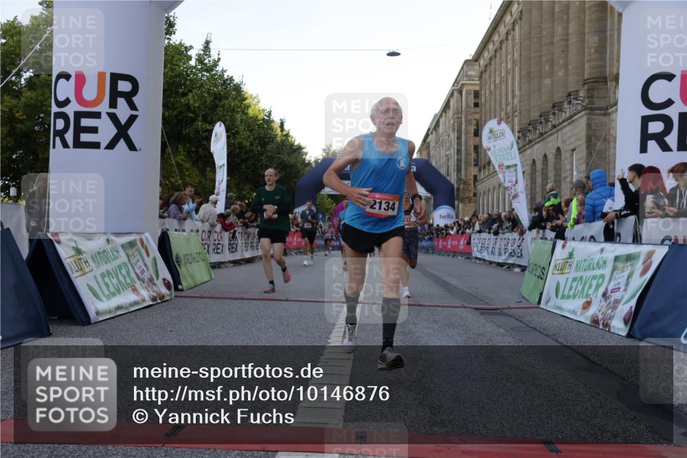 06.09.2026 - CURREX Alsterlauf Yannick Fuchs http://msf.ph/oto/10146876 06.09.2026 09:48:10 Ziel 2134, 2463, 3632, 3665, 4405, 4472, 4583, 5315, 5804, 5932, 6009, 8041 meine-sportfotos.de