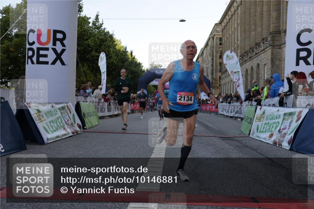 06.09.2026 - CURREX Alsterlauf Yannick Fuchs http://msf.ph/oto/10146881 06.09.2026 09:48:10 Ziel 2134, 2463, 3632, 3665, 4405, 4472, 4583, 5315, 5804, 5932, 6009, 8041 meine-sportfotos.de