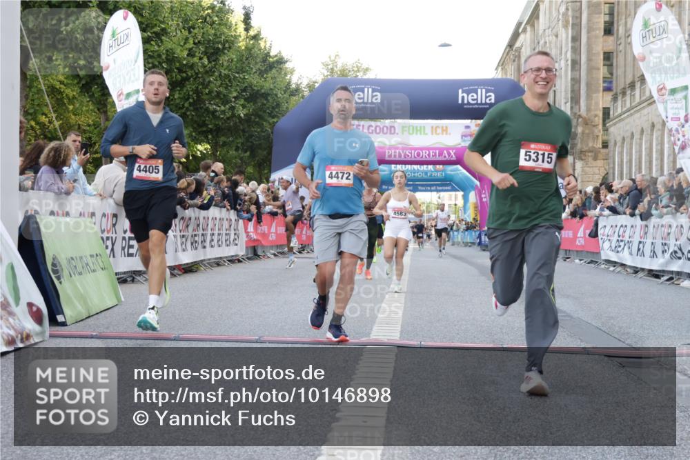 06.09.2026 - CURREX Alsterlauf Yannick Fuchs http://msf.ph/oto/10146898 06.09.2026 09:48:12 Ziel 2104, 2134, 2275, 3632, 3665, 4405, 4472, 4583, 5315, 5804, 6009, 6414, 8041 meine-sportfotos.de