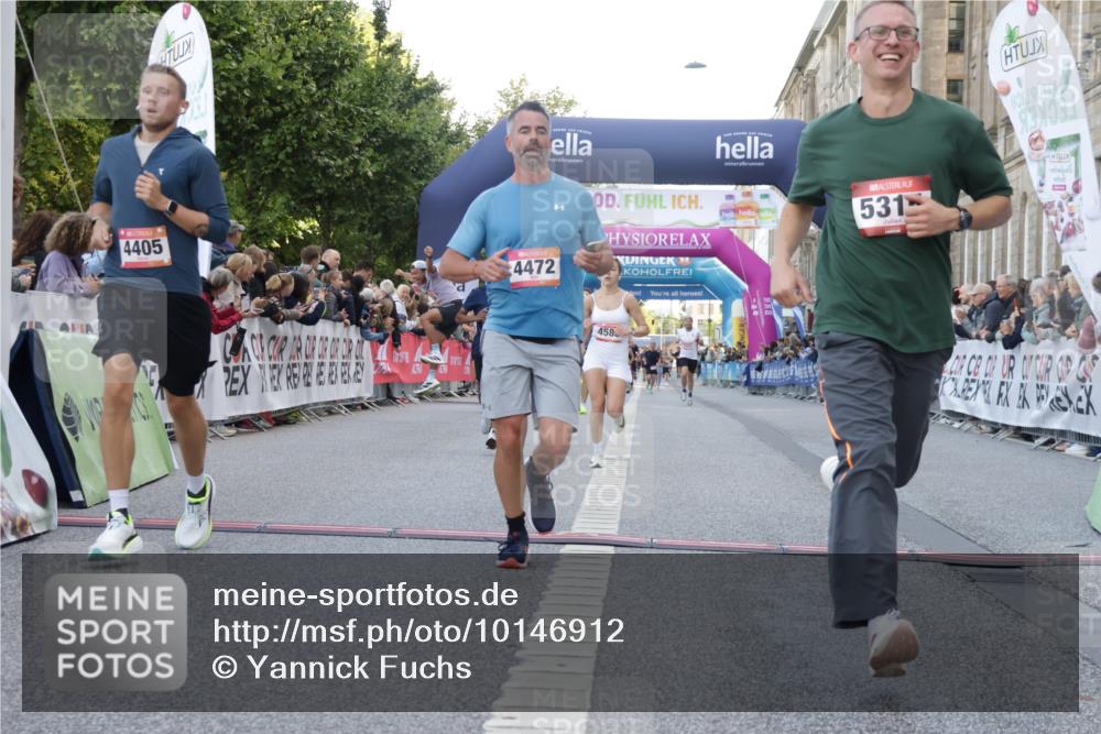 06.09.2026 - CURREX Alsterlauf Yannick Fuchs http://msf.ph/oto/10146912 06.09.2026 09:48:12 Ziel 2104, 2134, 2275, 3632, 3665, 4405, 4472, 4583, 5315, 5804, 6009, 6414, 8041 meine-sportfotos.de