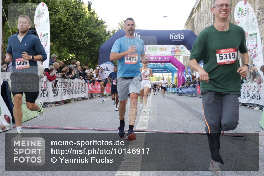 06.09.2026 - CURREX Alsterlauf Yannick Fuchs http://msf.ph/oto/10146917 06.09.2026 09:48:12 Ziel 2104, 2134, 2275, 3632, 3665, 4405, 4472, 4583, 5315, 5804, 6009, 6414, 8041 meine-sportfotos.de