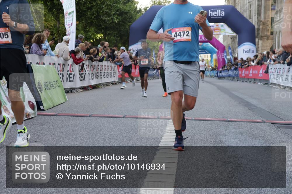 06.09.2026 - CURREX Alsterlauf Yannick Fuchs http://msf.ph/oto/10146934 06.09.2026 09:48:13 Ziel 2104, 2134, 2275, 3632, 3878, 4405, 4472, 4583, 5315, 5804, 6009, 6414, 8041 meine-sportfotos.de