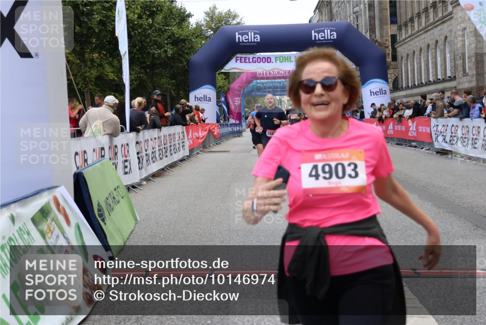 06.09.2026 - CURREX Alsterlauf Strokosch-Dieckow http://msf.ph/oto/10146974 06.09.2026 10:22:39 Ziel 2751, 2774, 4903, 5358, 5563 meine-sportfotos.de