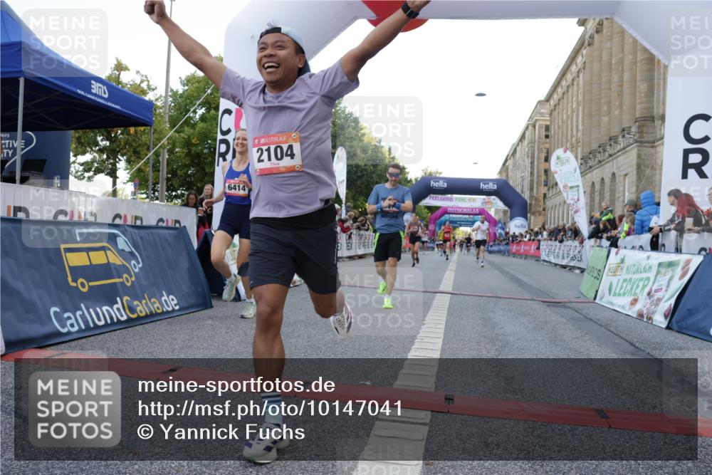 06.09.2026 - CURREX Alsterlauf Yannick Fuchs http://msf.ph/oto/10147041 06.09.2026 09:48:18 Ziel 2104, 2189, 2275, 2746, 3878, 4254, 4405, 4472, 4583, 5153, 5315, 5868, 6414, 8041 meine-sportfotos.de