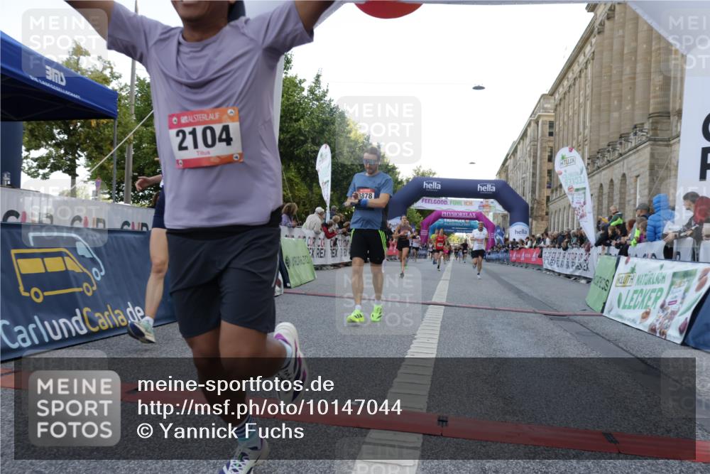 06.09.2026 - CURREX Alsterlauf Yannick Fuchs http://msf.ph/oto/10147044 06.09.2026 09:48:18 Ziel 2104, 2189, 2275, 2746, 3878, 4254, 4405, 4472, 4583, 5153, 5315, 5868, 6414, 8041 meine-sportfotos.de