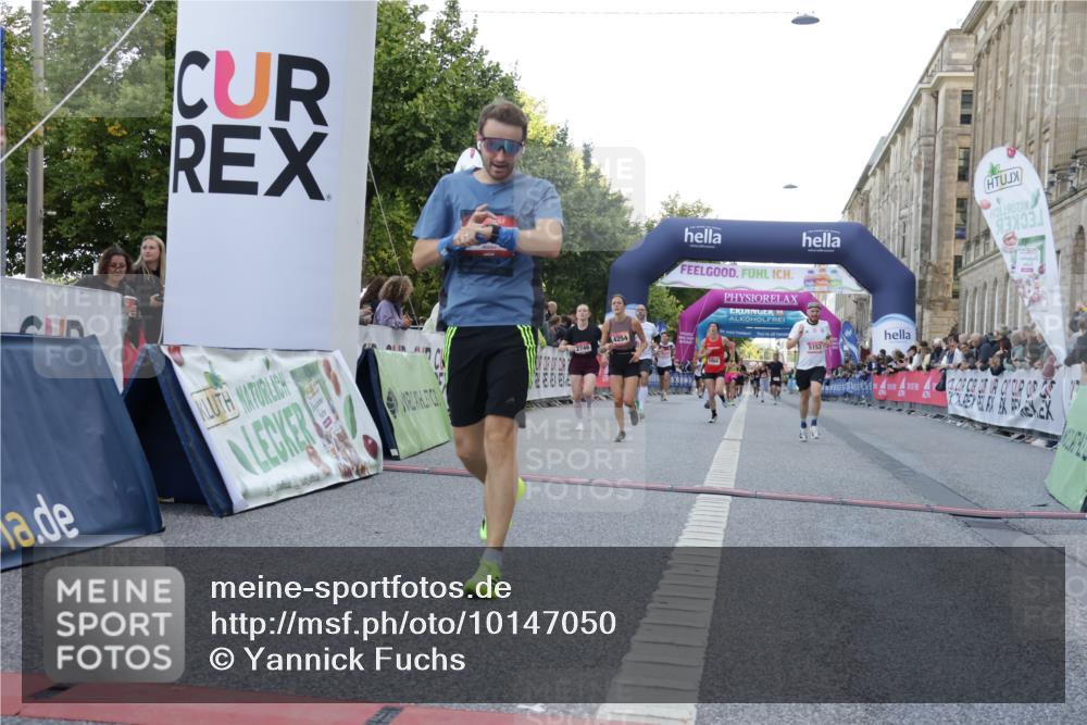 06.09.2026 - CURREX Alsterlauf Yannick Fuchs http://msf.ph/oto/10147050 06.09.2026 09:48:19 Ziel 2104, 2189, 2275, 2746, 3878, 4254, 4405, 4472, 4583, 5153, 5315, 5868, 6414, 8041 meine-sportfotos.de