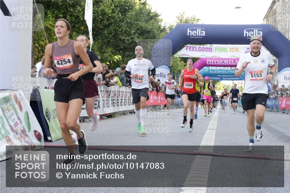 06.09.2026 - CURREX Alsterlauf Yannick Fuchs http://msf.ph/oto/10147083 06.09.2026 09:48:21 Ziel 2104, 2189, 2275, 2746, 3045, 3860, 3878, 4254, 4583, 5153, 5311, 5868, 6414, 8041 meine-sportfotos.de